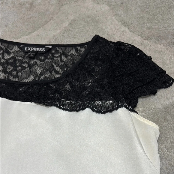 Express Black and White Lace Blouse - Picture 3 of 4